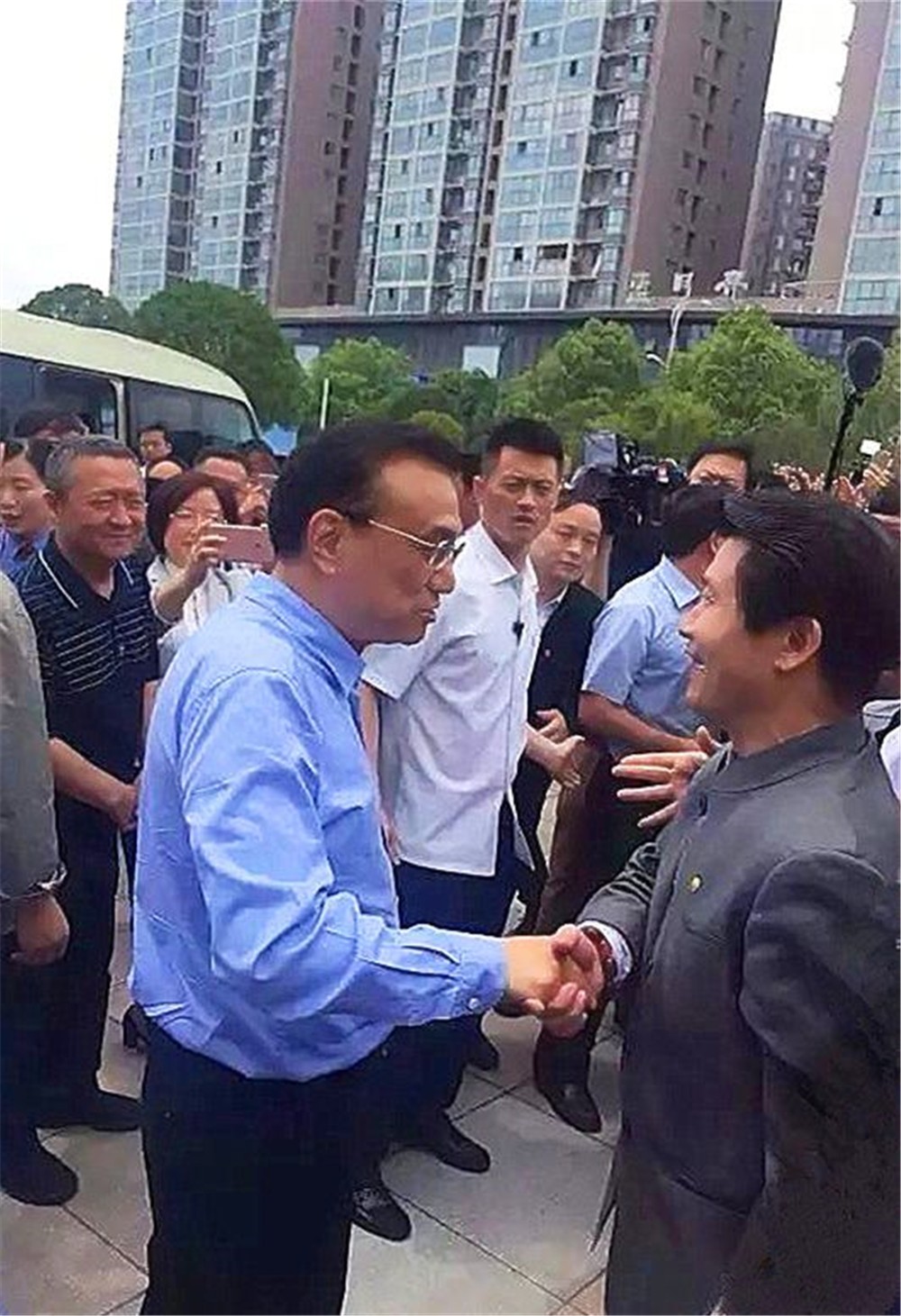 中共中央政治局常务、国务院总理李克强接见湖北K8凯发旗舰厅集团主席刘雁飞_视察交流_向导眷注_湖北K8凯发旗舰厅集团