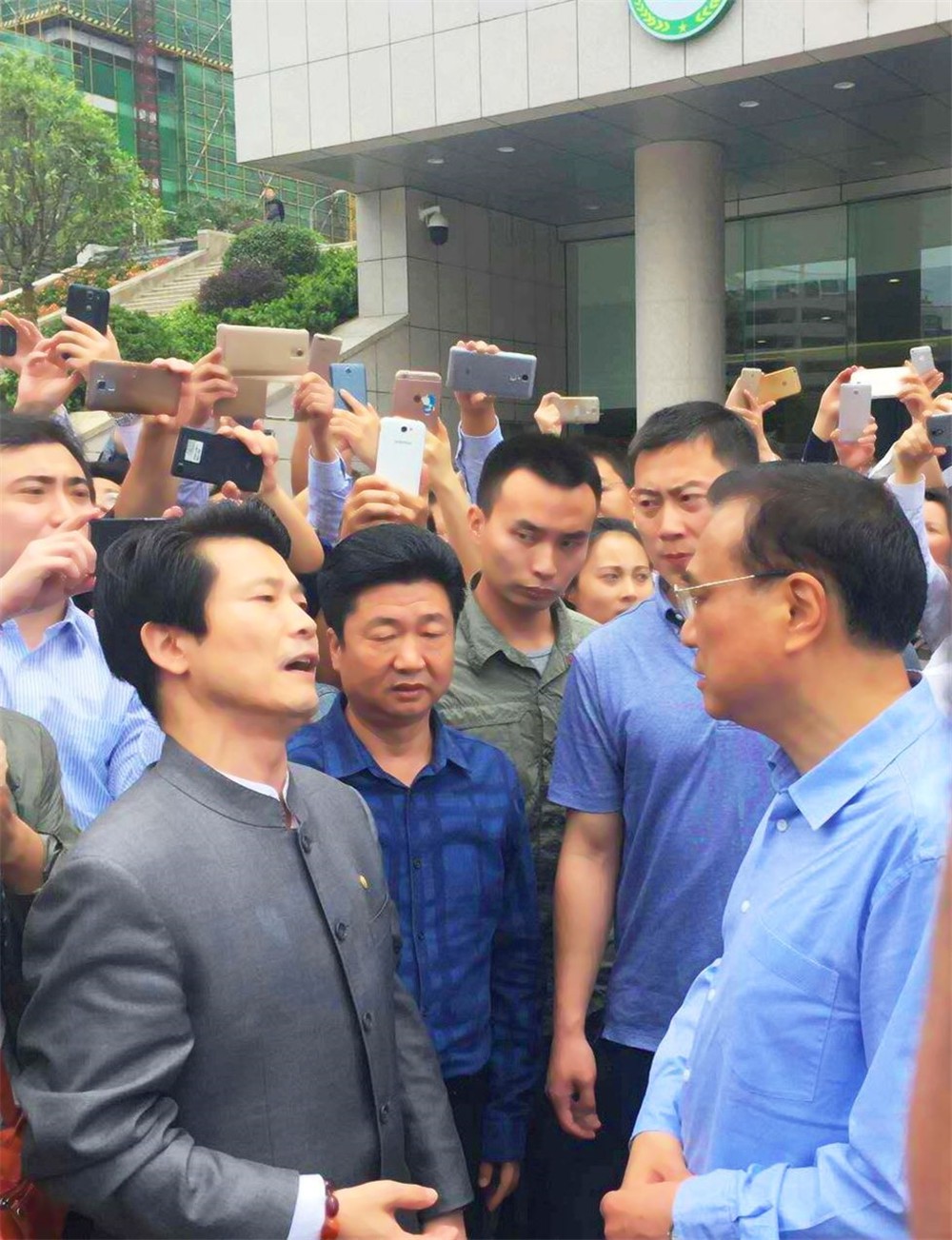 中共中央政治局常务、国务院总理李克强接见湖北K8凯发旗舰厅集团主席刘雁飞_视察交流_向导眷注_湖北K8凯发旗舰厅集团